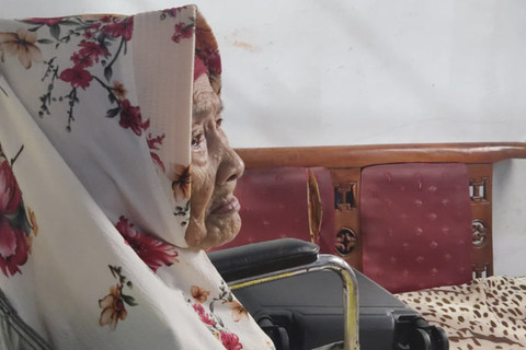Nenek Sumbuk berusia 109 tahun jadi jemaah haji tertua di musim haji 2025. Foto: Kemenag RI