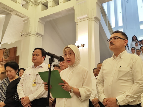 Guru Besar FK UI dr.Siti Setiati memberikan pernyataan tentang situasi terkini pelaksanaan pendidikan dan pelayanan kesehatan di Indonesia di FK UI, Salemba, Jakarta Pusat, Jumat (16/5). Foto: Alya Zahra/kumparan