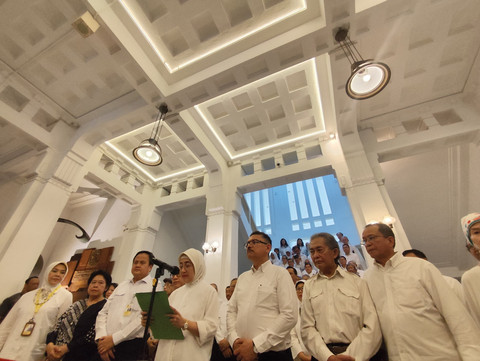 Guru Besar FK UI memberikan pernyataan sikap atas situasi terkini pelaksana pendidikan dan pelayanan kesehatan, di FK UI Salemba, Jakarta Pusat, Jumat (16/5). Foto: Alya Zahra/kumparan