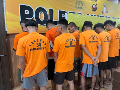 Para pelaku persetubuhan anak di bawah umur saat dihadirkan di konpers yang digelar Polres Kubu Raya. Foto: Rabiansyah/Hi!Pontianak