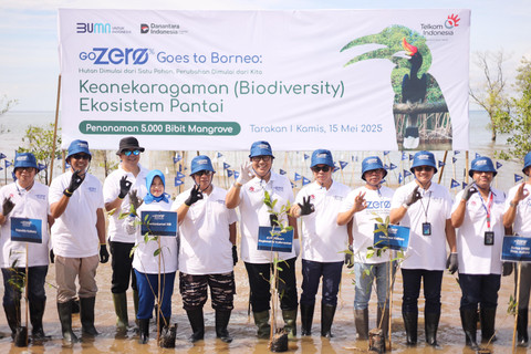 Penanaman 5.000 bibit mangrove pada acara GoZero% Goes to Borneo di Tarakan, Kalimantan Utara. Foto: Dok. Telkom