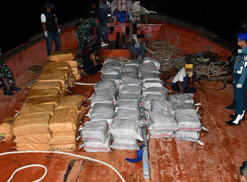 Pangkalan TNI AL Tanjung Balai Karimun (TBK) berhasil menggagalkan aksi penyelundupan narkotika berskala besar yang dibawa oleh kapal ikan. Foto: Dok. Istimewa
