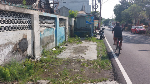 Jalan HOS Cokroaminoto, Kota Solo, lokasi gubuk Karto dan Warsini. Foto: Dok. kumparan