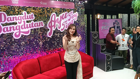 Ayu Ting Ting sapa wartawan usai konferensi pers konser tunggalnya, di kawasan Kebayoran Baru, Jakarta Selatan, Jumat (16/5).  Foto: Giovanni/kumparan