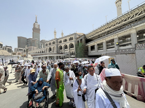 Jemaah haji usai salat jumat di Masjidil Haram, Makkah, Jumat (16/5). Foto: Moh Fajri/kumparan