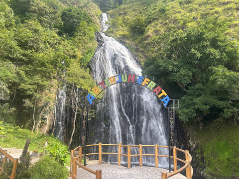Air terjun Efrata di Samosir. Foto: Caroline Pramantie/kumparan