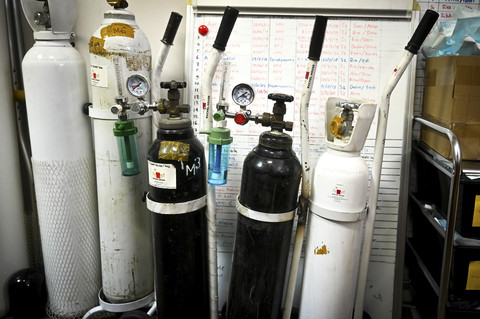 Tabung Oksigen: Tabung oksigen yang berada di Yayasan Rumah Rachel (Rachel House), Jakarta. Foto: Rivan Awal Lingga/ANTARA FOTO