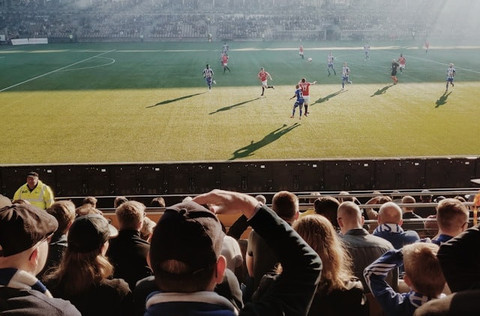 Ilustrasi link dan cara nonton live streaming Bali United vs Madura United. Foto: Unsplash/Mika Wegelius