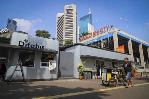 Suasana kawasan pedestrian di area Stasiun Sudirman, Jakarta, Sabtu (17/5/2025). Foto: Iqbal Firdaus/kumparan