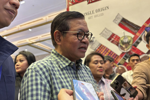 Gubernur Jakarta Pramono Anung menjawab pertanyaan wartawan di JICC, Jakarta, Sabtu (17/5/2025). Foto: Abid Raihan/kumparan