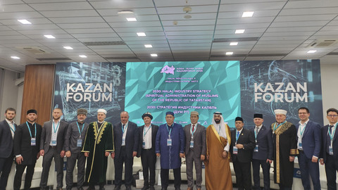 Kepala Badan Penyelenggara Jaminan Produk Halal (BPJPH), Ahmad Haikal Hasan, menjadi narasumber dalam gelaran internasional "Russia - Islamic World: Kazan Forum 2025" yang berlangsung pada 13-18 Mei 2025 di Kazan, Republik Tatarstan, Federasi Rusia. Foto: Dok. BPJPH
