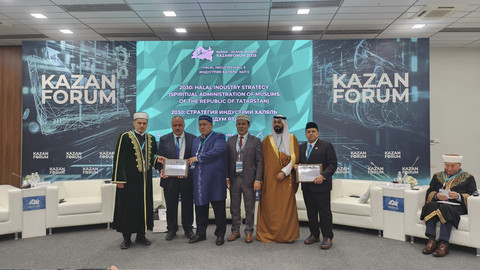 Kepala Badan Penyelenggara Jaminan Produk Halal (BPJPH), Ahmad Haikal Hasan, menjadi narasumber dalam gelaran internasional "Russia - Islamic World: Kazan Forum 2025" yang berlangsung pada 13-18 Mei 2025 di Kazan, Republik Tatarstan, Federasi Rusia. Foto: Dok. BPJPH