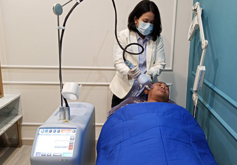 Thulium Laser Lavieen yang pertama ada di Surabaya. Foto: Masruroh/Basra