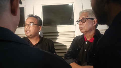 Polisi telah tunjukkan berkas P21, namun Charlie Chandra tetap tak mau kooperatif dengan kepolisian, Sabtu (17/5). Foto: Thomas Bosco/kumparan