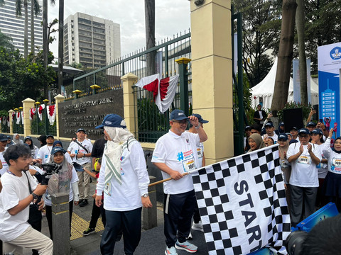 Suasana Jalan Sehat yang Diselenggaralan Oleh Kementerian Pendidikan Dasar dan Menengah (Mendikdasmen) di Jakarta Pusat, Minggu (18/5).  Foto: Rayyan Farhansyah/kumparan