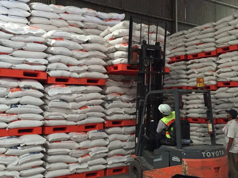 BULOG memastikan kualitas beras Cadangan Beras Pemerintah (CBP) tetap terjaga optimal di saat angka serapan melonjak. Foto: dok. Bulog