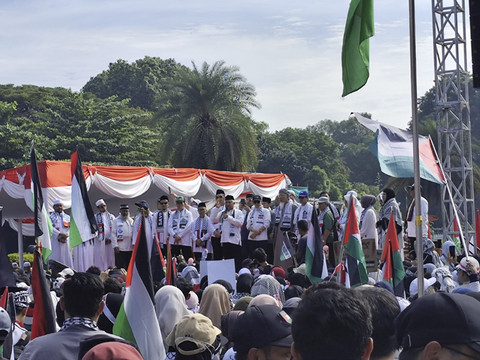Ketua Komite Pengarah Aliansi Rakyat Indonesia Bela Palestina (ARI-BP) M. Din Syamsuddin di aksi bela Palestina di Jalan Medan Merdeka Selatan, Jakarta pada Minggu (18/5/2025). Foto: Luthfi Humam/kumparan