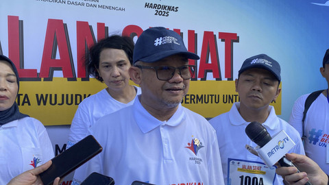 Menteri Pendidikan Dasar dan Menengah Abdul Muti di acara Jalan Sehat Hardiknas, Jakarta Pusat, Minggu (18/5/2025). Foto: Rayyan Farhansyah/kumparan