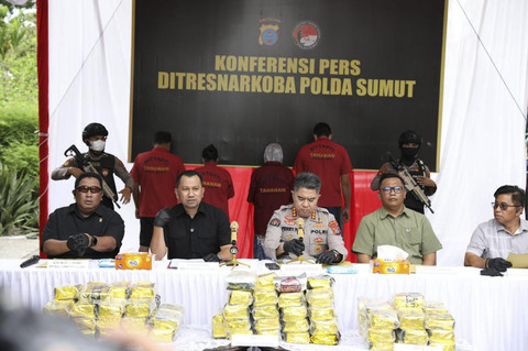 Konferensi pers Polda Sumut terkait peredaran sabu 100 kg dalam bungkus kopi. Foto: Dok. Istimewa