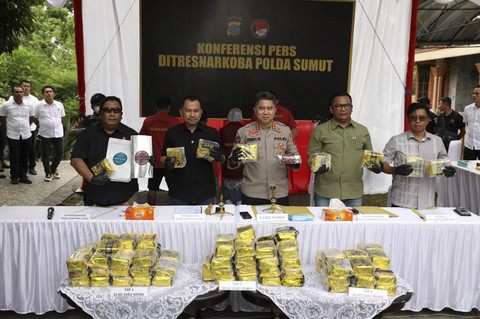 Konferensi pers Polda Sumut terkait peredaran sabu 100 kg dalam bungkus kopi. Foto: Dok. Istimewa