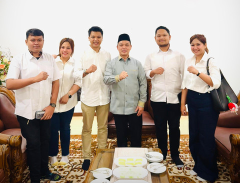 Gekrafs Kalbar berfoto bersama usai melakukan silaturahmi dengan Gubernur Kalbar, Ria Norsan. Foto: Dok. Istimewa