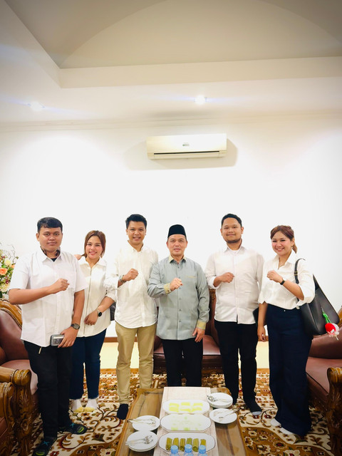 Gekrafs Kalbar berfoto bersama usai melakukan silaturahmi dengan anggota DPR RI Dapil Kalbar, Yuliansyah. Foto: Dok. Istimewa
