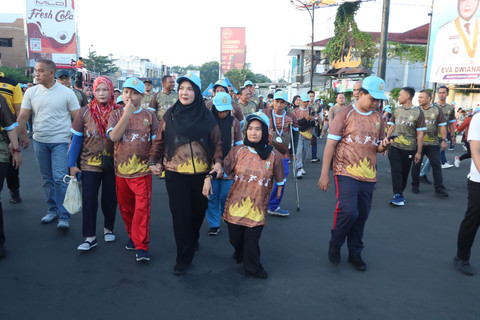Wali Kota Bandar Lampung, Eva Dwiana pada kegiatan Jalan Sehat dan Senam Disabilitas dalam Rangka HUT Kota Bandar Lampung yang ke-343 Tahun 2025 | Foto : Ist