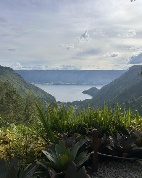 Suasana Danau Toba dari Jokowi Point. Foti: Caroline Pramantie/kumparan