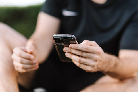 Ilustrasi cara baca webtoon one high school heroes. Sumber: pexels.com