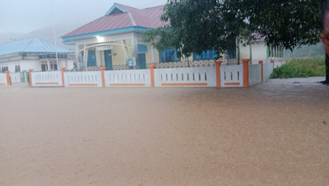 Banjir di Desa Tokaka, Kecamatan Gane Barat Utara, Halmahera Selatan, Maluku Utara, terendam banjir, Minggu (19/5). Dok. Istimewa