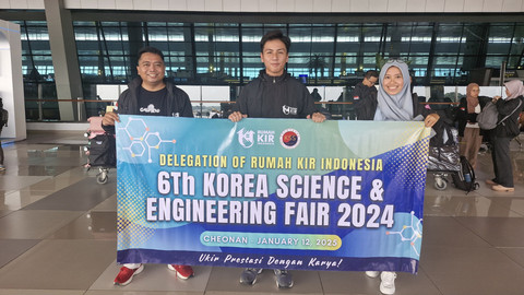Siswa SMAN 44 Jakarta menang di Korea Science and Engineering Fair 2025. Foto: Dok. Istimewa