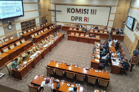 Rapat Dengar Pendapat Umum (RDPU) Komisi III DPR bersama IKADIN di Kompleks Parlemen Senayan, Jakarta pada Senin (19/5/2025). Foto: Luthfi Humam/kumparan