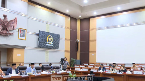 Rapat Dengar Pendapat Umum (RDP) Komisi VIII dengan Dirjen Penyelenggara Haji dan Umrah di Kompleks Parlemen Senayan, Jakarta pada Senin (19/5/2025). Foto: YouTube/ TVR Parlemen