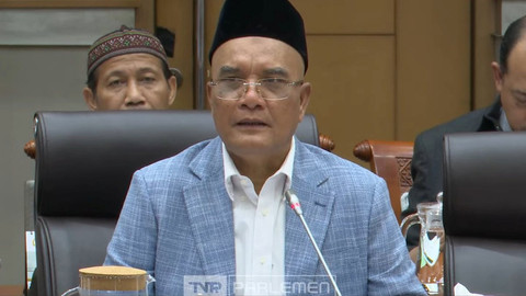 Ketua Komisi VIII DPR RI Marwan Dasopang mengikuti Rapat Dengar Pendapat (RDP) Komisi VIII dengan Dirjen Penyelenggara Haji dan Umrah di Kompleks Parlemen Senayan, Jakarta pada Senin (19/5/2025). Foto: YouTube/ TVR Parlemen