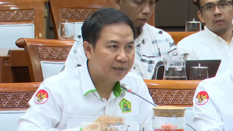 Dirjen Penyelenggara Haji dan Umrah (PHU) Hilman Latief mengikuti Rapat Dengar Pendapat (RDP) dengan Komisi VIII DPR RI di Kompleks Parlemen Senayan, Jakarta pada Senin (19/5/2025). Foto: YouTube/ TVR Parlemen