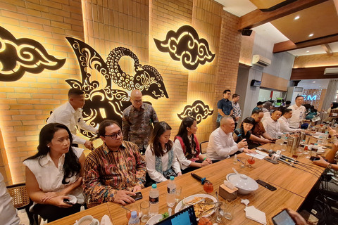 Diskusi Menhub Dudy Purwagandhi dengan Forum Wartawan Perhubungan (Forwahub) dan aplikator ojol di Restoran Aroem, Jakarta Pusat, Senin (19/5/2025). Foto: Argya Maheswara/kumparan