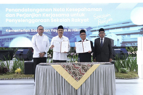 Mensos Saifullah Yusuf (Gus Ipul) dalam penandatanganan MoU Kemensos dan Sekolah Al Hikmah di Batu, Jawa Timur, Senin (19/5/2025). Foto: Dok. Kemensos