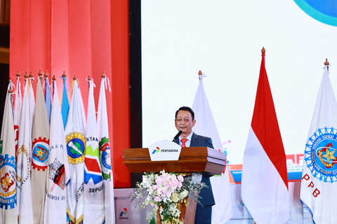 Presiden Federasi Serikat Pekerja Pertamina Bersatu (FSPBB) PT Pertamina (Persero), Arie Gumilar memberikan sambutan dalam acara penandatangan Perjanjian Kerja Bersama (PKB) IX periode 2025-2025 yang diselenggarakan di Ballroom Grha Pertamina, Jakarta, Senin, (19/05/2025). Foto: Dok. Pertamina