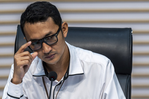 Juru Bicara KPK Budi Prasetyo menyampaikan keterangan terkait hasil lelang... </div>
<div class=