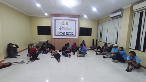 23 orang preman yang berhasil ditangkap Polres Jaksel dalam Operasi Brantas Jaya 2025, Senin (19/5/2025). Foto: Thomas Bosco/kumparan