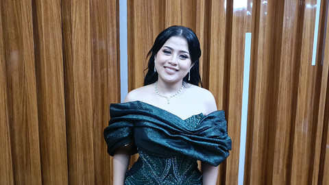 Shabrina Leanor dalam acara Result and Reunion Show Indonesian Idol 2025 di studio RCTI+, Kebon Jeruk, Jakarta Barat, Selasa (20/5).  Foto: Giovanni/kumparan