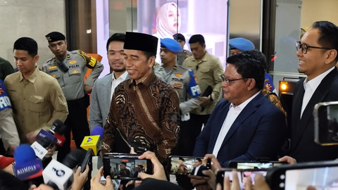 Presiden ke-7 RI, Joko Widodo, usai dimintai klarifikasi di Bareskrim Polri pada Selasa (20/5). Foto: Rachmadi Rasyad/kumparan