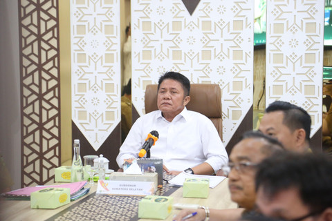 Gubernur Sumsel Herman Deru saat mengikuti Rapat Koordinasi Pengendalian Inflasi Daerah dan Sosialisasi Instruksi Presiden (Inpres) Nomor 9 Tahun 2025 secara virtual bersama Menteri Dalam Negeri (Mendagri), M. Tito Karnavian. Foto : Humas Pemprov Sumsel