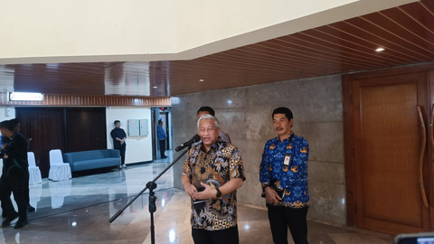 Ketua Tim Formatur Sekolah Rakyat Mohammad Nuh dengan Mensos Saifullah Yusuf di Kantor Kemensos, Jakpus, Selasa (20/5). Foto: Thomas Bosco/kumparan