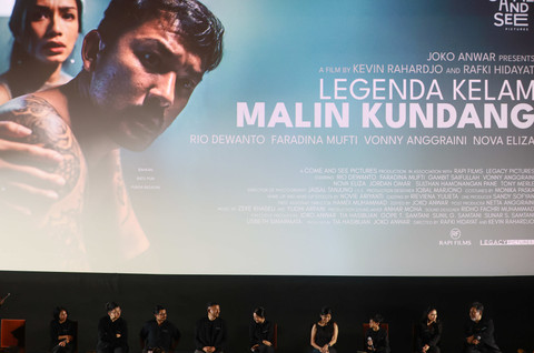 Para cast film Legenda Kelam Malin Kundang. Foto: Agus Apriyanto