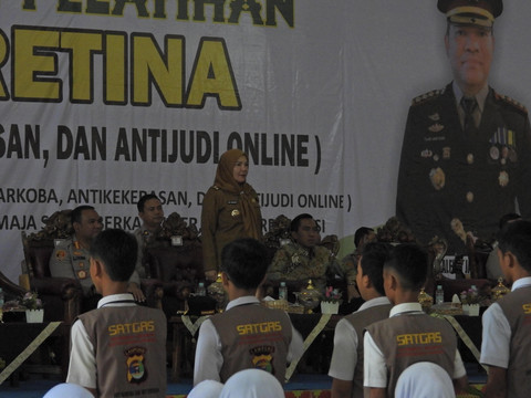 Wali Kota Bandar Lampung, Eva Dwiana saat membuka kegiatan Pendidikan dan Pelatihan Satgas Remaja Tangguh dan Inovatif Anti-Narkoba, Judi Online, dan Kekerasan (RETINA) | Foto : Diskominfo