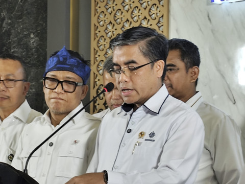 Menteri Ketenagakerjaan (Menaker) Yassierli dan Wakil Menteri Ketenagakerjaan (Wamenaker) Immanuel Ebenezer atau Noel di Kantor Kemnaker, Jakarta Selatan, Selasa (20/5/2025). Foto: Widya Islamiati/kumparan