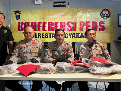 Konferensi pers ungkap kasus perusakan makam di Mapolsek Kotagede, Selasa (20/5). Foto: iqbaltwq/Pandangan Jogja