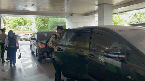 Penyidik KPK Selesai Menggeledah Kantor Kemenaker, Selasa (20/5). Foto: Rayyan Farhansyah/kumparan
