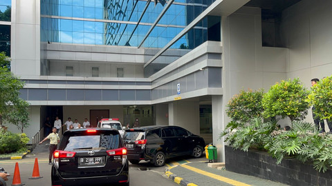 Penyidik KPK Selesai Menggeledah Kantor Kemenaker, Selasa (20/5). Foto: Rayyan Farhansyah/kumparan